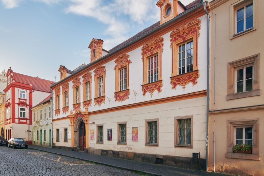 Hlavní výstavní budova a Muzeum insitního umění jsou dočasně uzavřeny, připravujeme nové výstavy