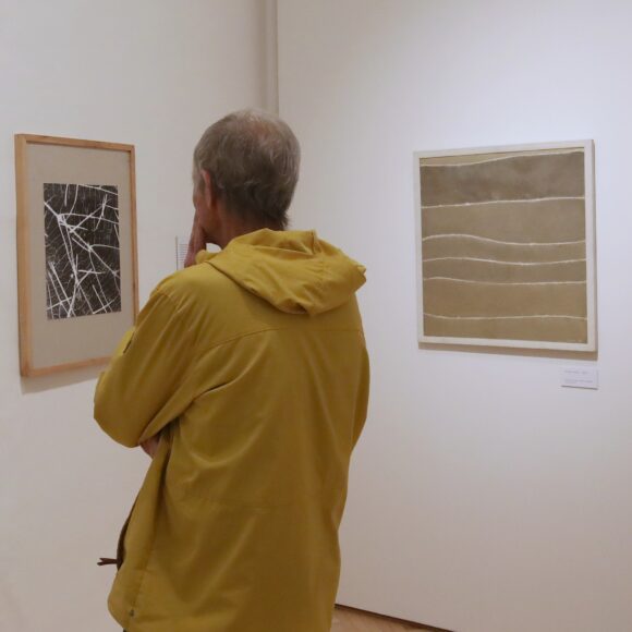 V sobotu 27. 1. – poslední komentovaná prohlídka výstavy Miroslav Koval (1944–2022): V souznění se zemí