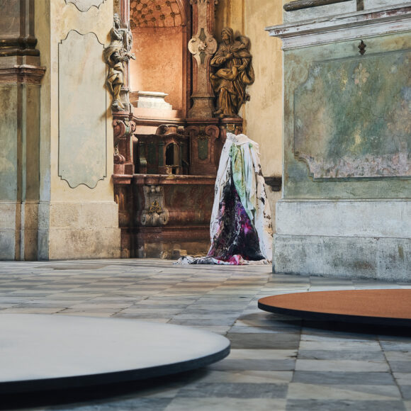 Komentovaná prohlídka výstavy Miloše Šejna – Ani labuť ani Lůna – sobota 23. 8. 2025